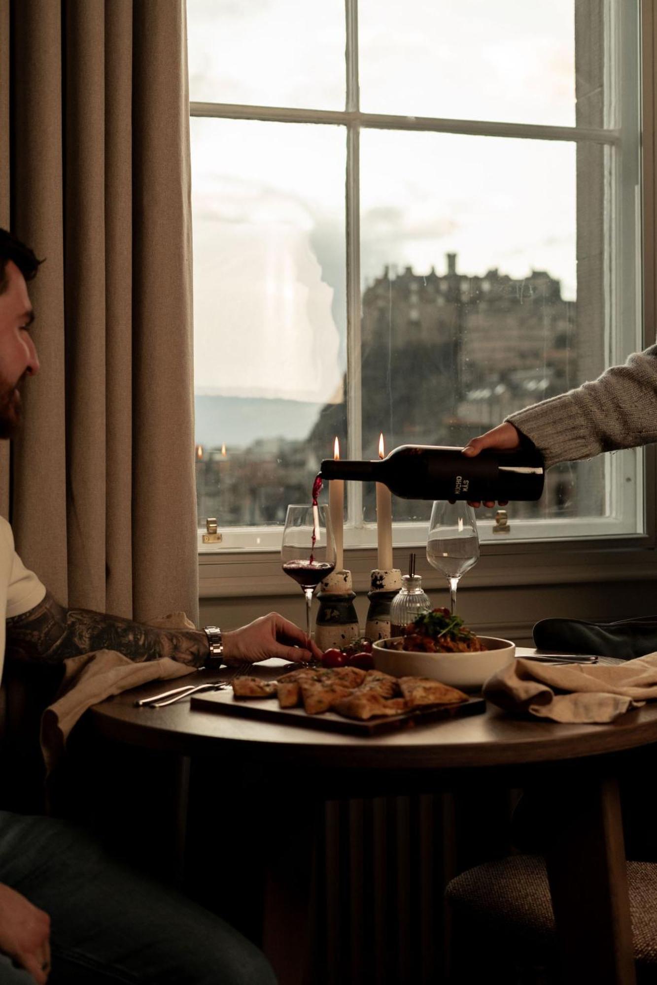 Moment George Iv Bridge Hotel Edinburgh